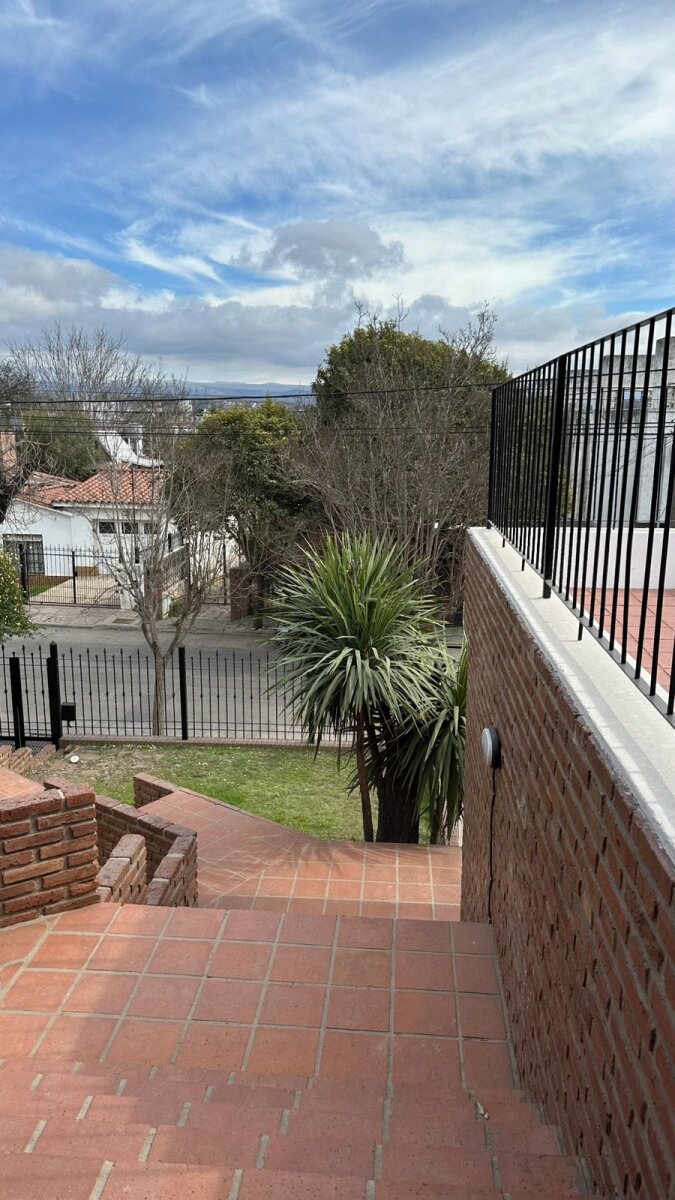 Carlos Paz magnifica casa 6 dormitorios pileta - Imagen 3