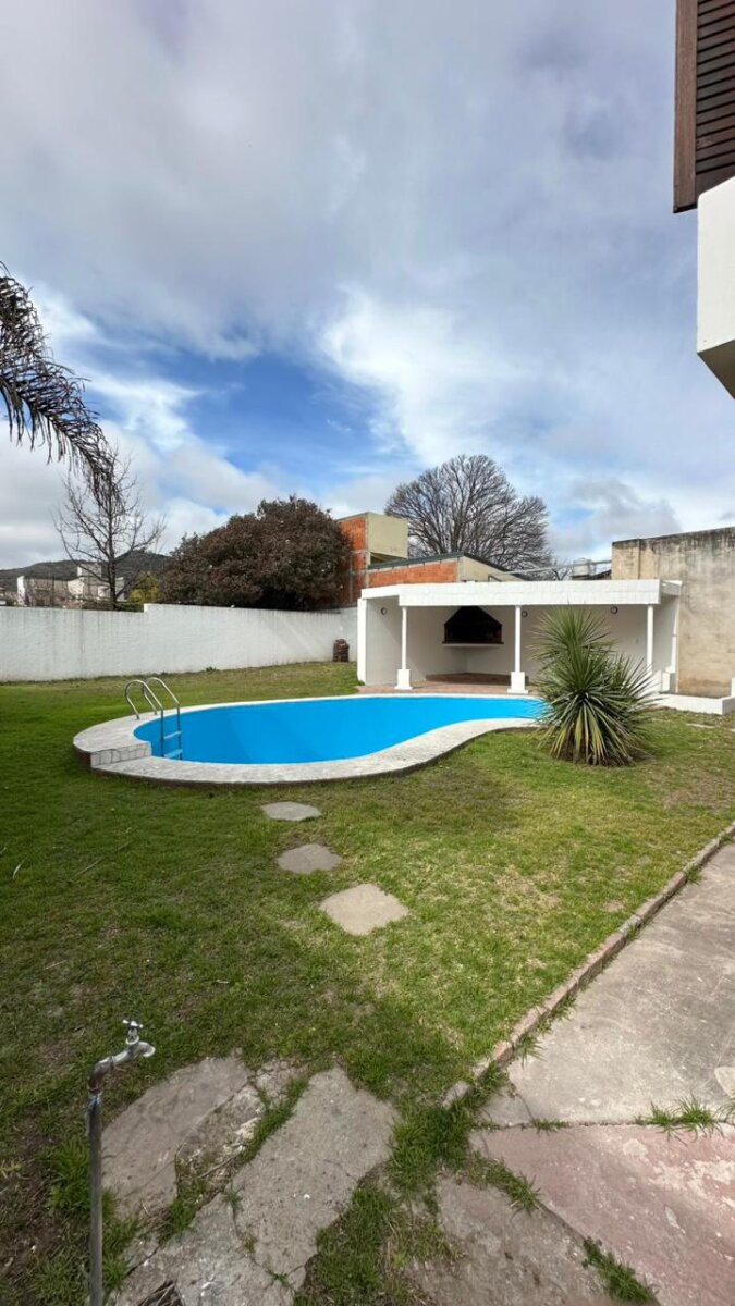 Carlos Paz magnifica casa 6 dormitorios pileta - Imagen 31