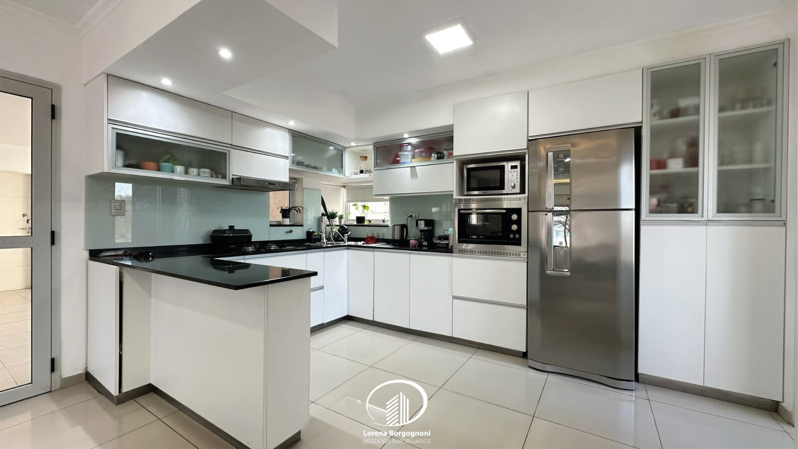 Casa en Venta Altos de Manantiales -- 4 Dormitorios 4 Baños - 11