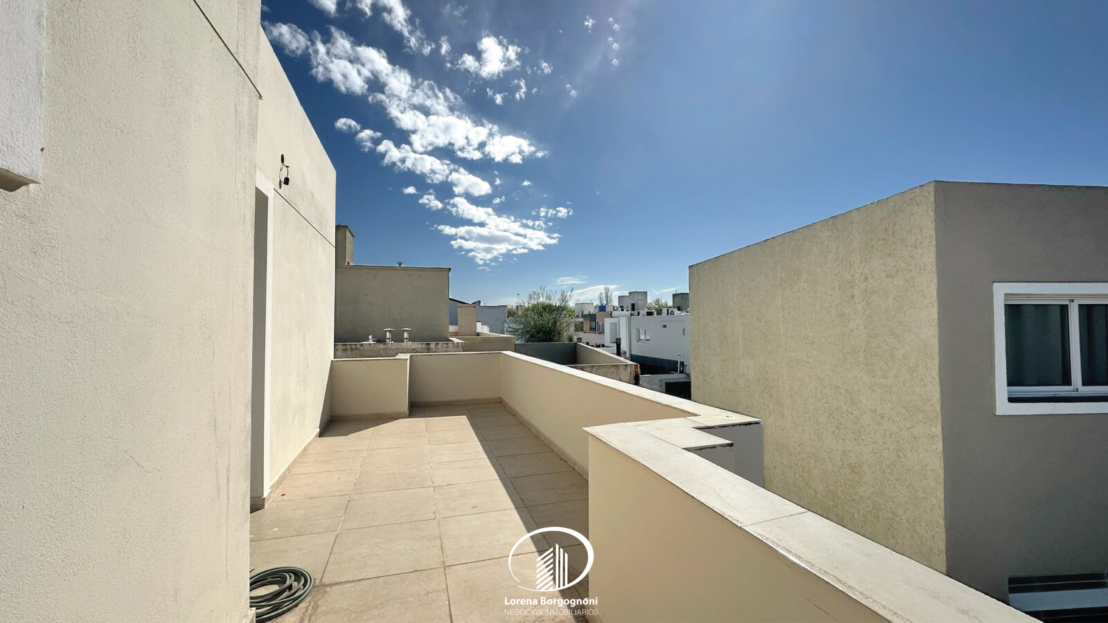 Casa en Venta Altos de Manantiales -- 4 Dormitorios 4 Baños - 40