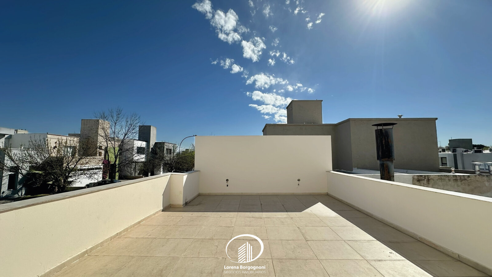 Casa en Venta Altos de Manantiales -- 4 Dormitorios 4 Baños - 33