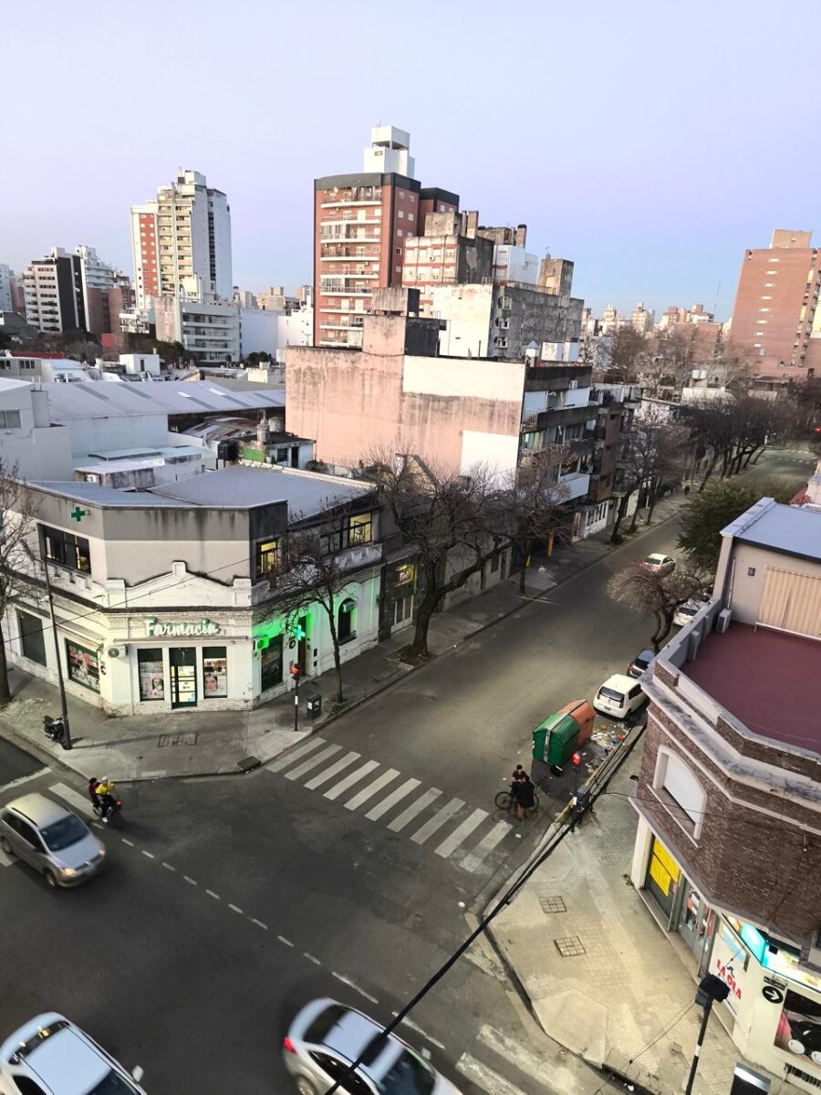 Departamento de 3 dormitorios y cochera - 9 de Julio y Ov Lagos - 12