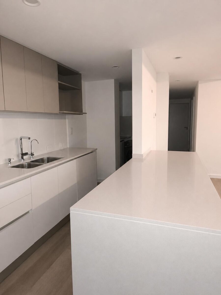 Departamento de 3 dormitorios y cochera - 9 de Julio y Ov Lagos - 2
