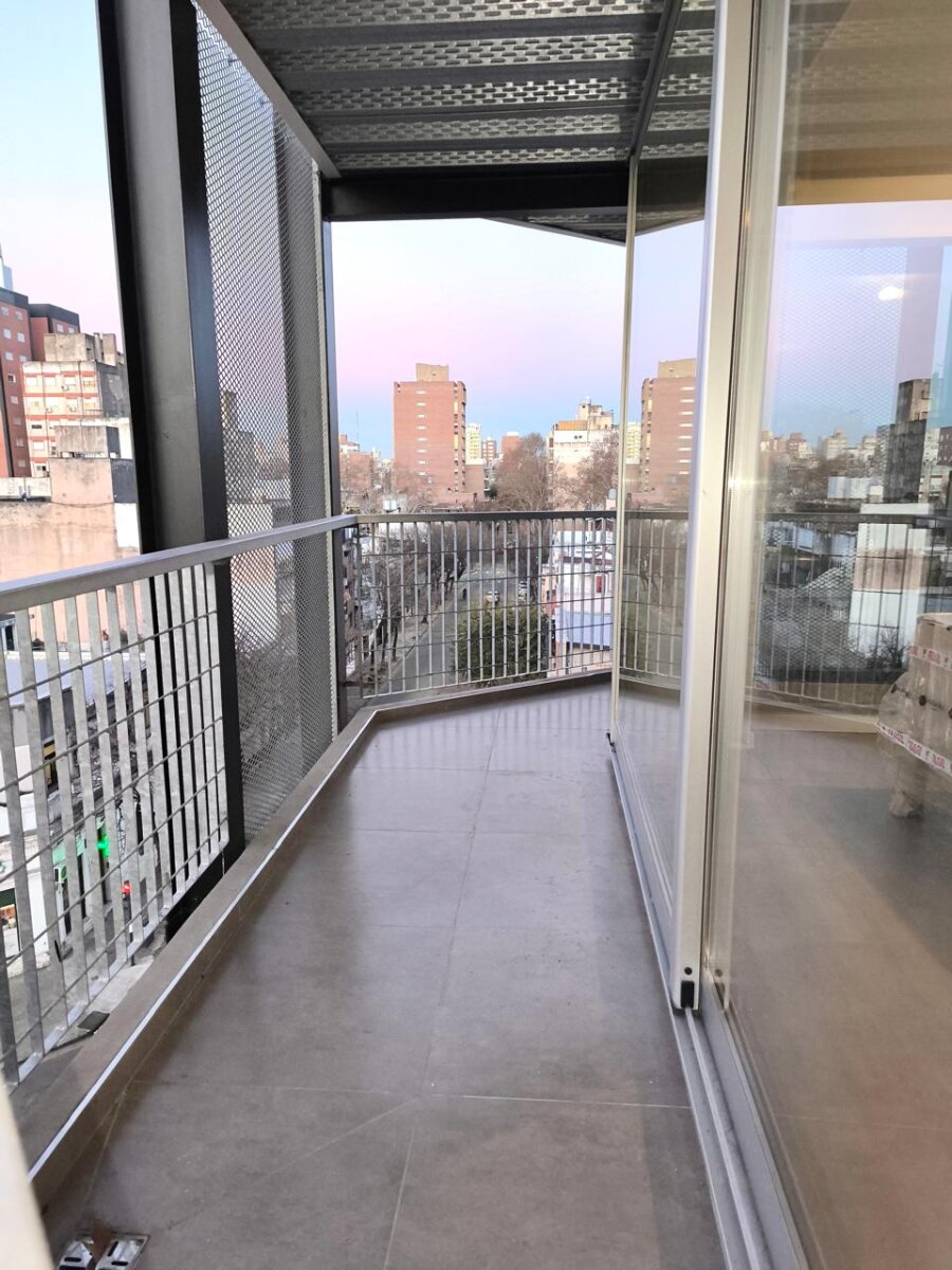 Departamento de 3 dormitorios y cochera - 9 de Julio y Ov Lagos - 7