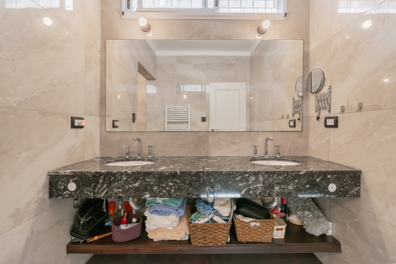 Casa de 4 amb con quincho, gran fondo y pileta — foto 13