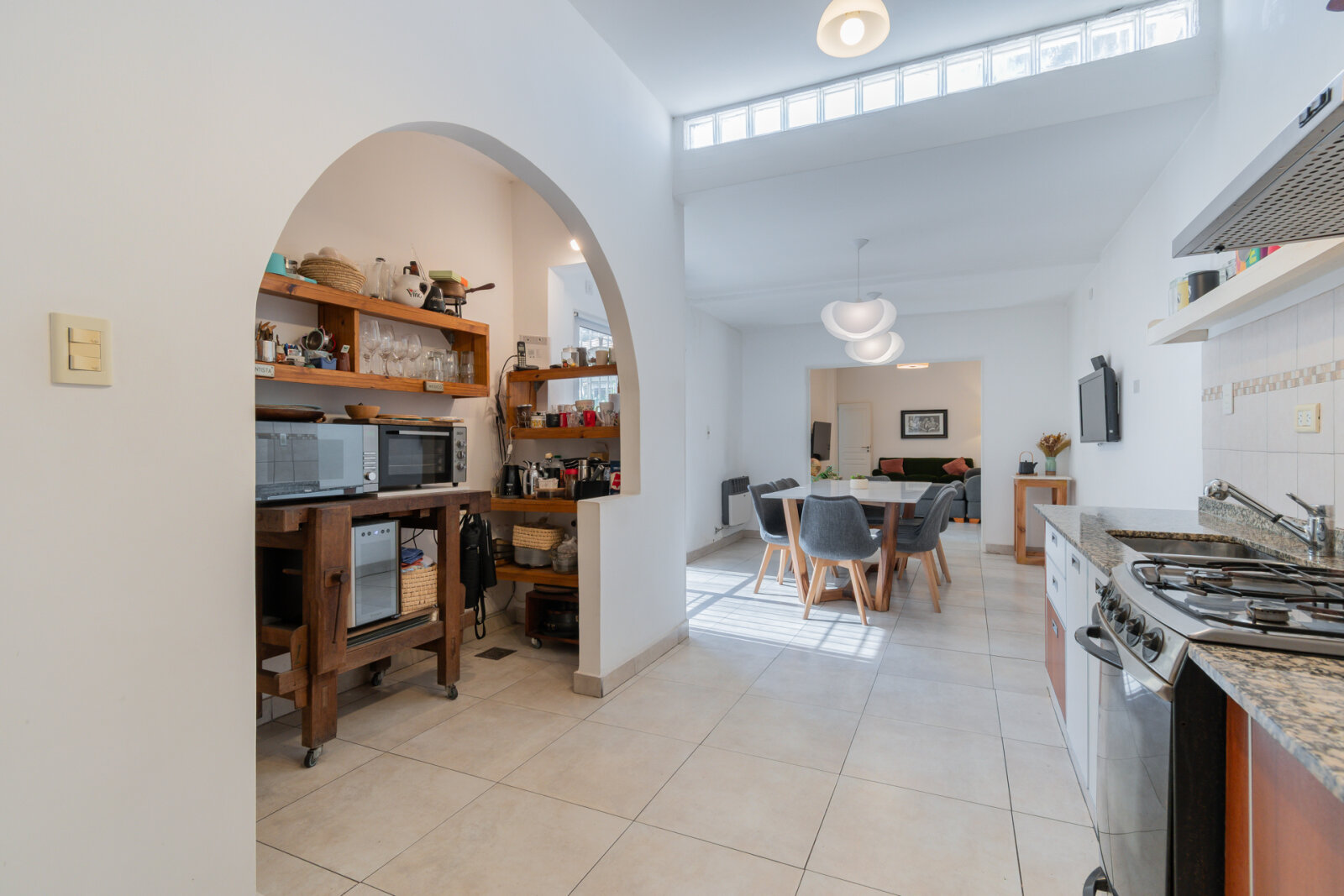 Casa de 4 amb con quincho, gran fondo y pileta — foto 6