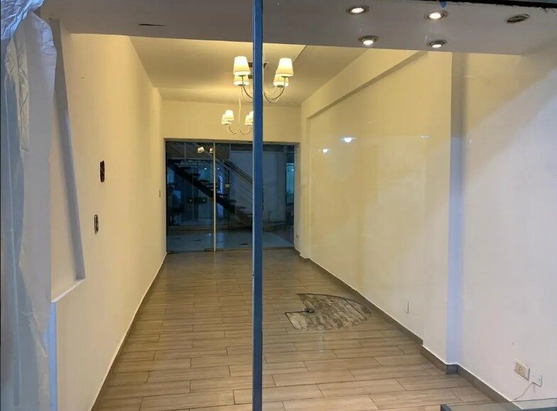 Alquiler Local comercial en galería - PB y Sótano - 44m² totales - Retiro
