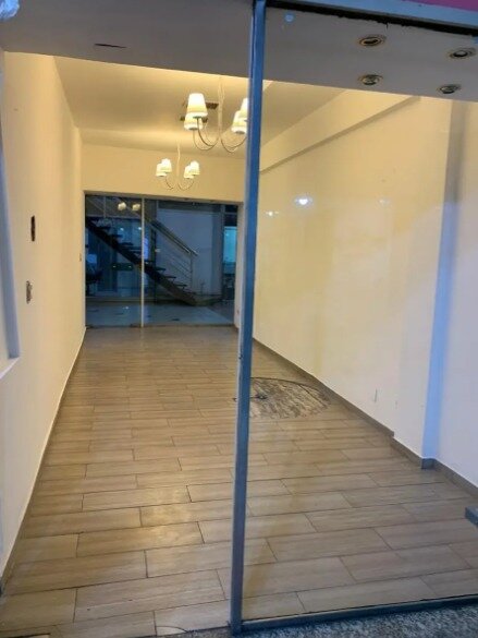 Local comercial en galería - PB y Sótano - 44m² totales - Retiro — foto 3