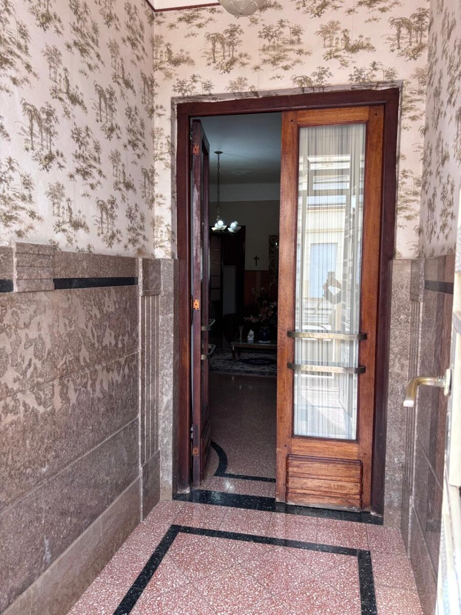PROPIEDAD EN VENTA EN SAN JERÓNIMO NORTE | 818 M² | 411 M² CUBIERTOS | IDEAL USO PROFESIONAL, INSTITUCIONAL O COMERCIAL - Imagen 4