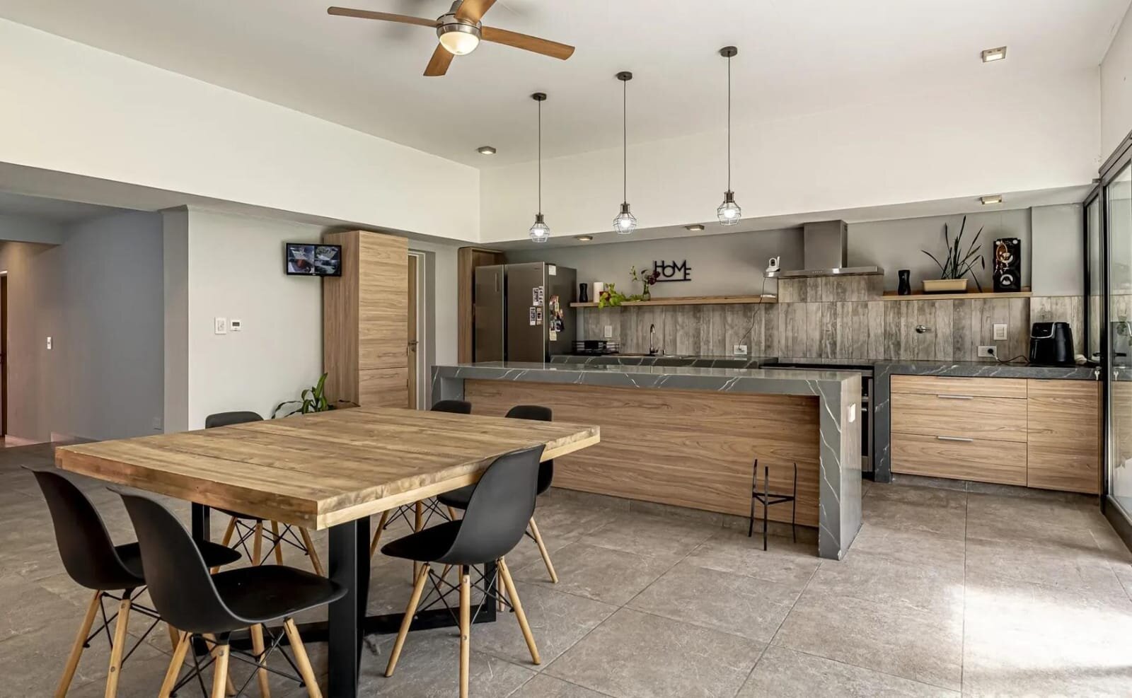 CASA 3 AMBIENTES CON COCHERA BANFIELD VENTA