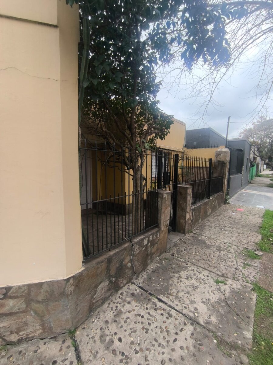 CASA EN ESQUINA · 3 AMBIENTES · BOULOGNE, SAN ISIDRO — foto 2