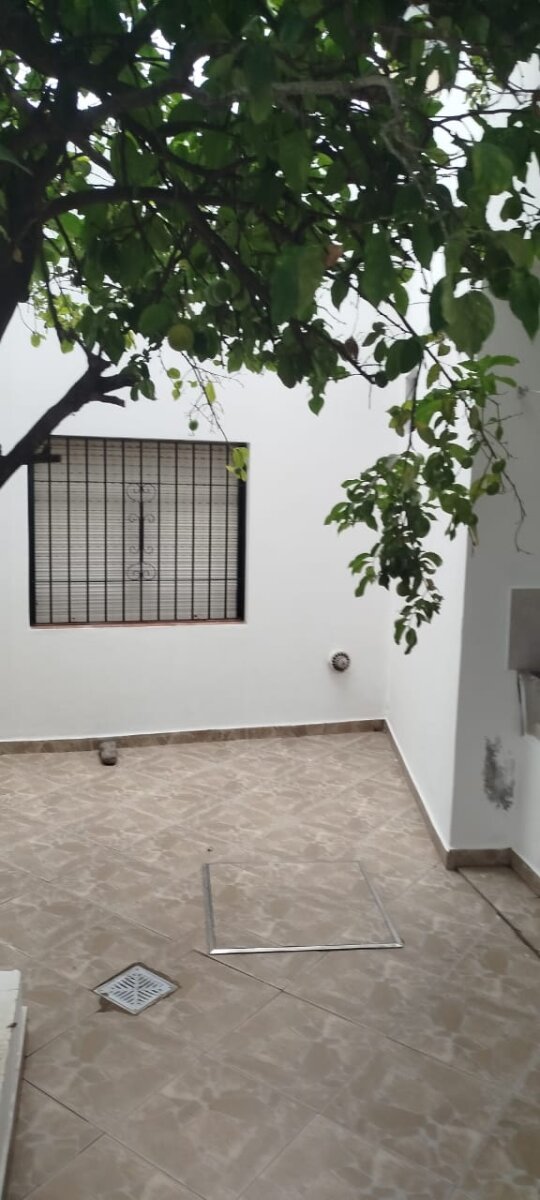CASA 2 DORMITORIOS AMOBLADA CON JARDÍN Y COCHERA - 24