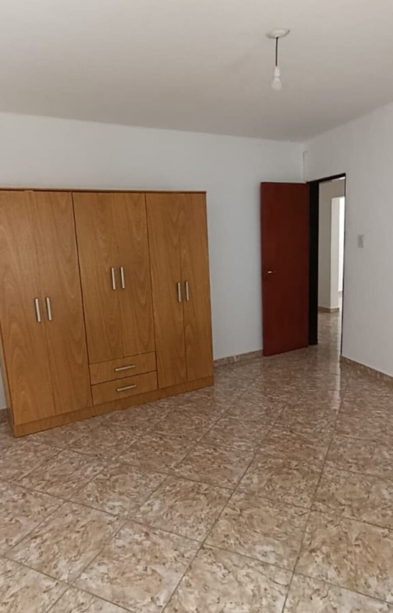 CASA 2 DORMITORIOS AMOBLADA CON JARDÍN Y COCHERA - 38
