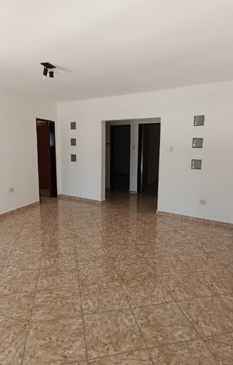 CASA 2 DORMITORIOS AMOBLADA CON JARDÍN Y COCHERA - 37