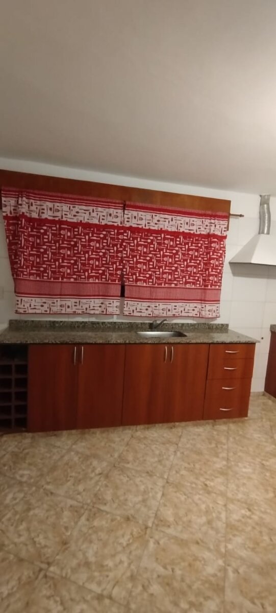 CASA 2 DORMITORIOS AMOBLADA CON JARDÍN Y COCHERA - 12