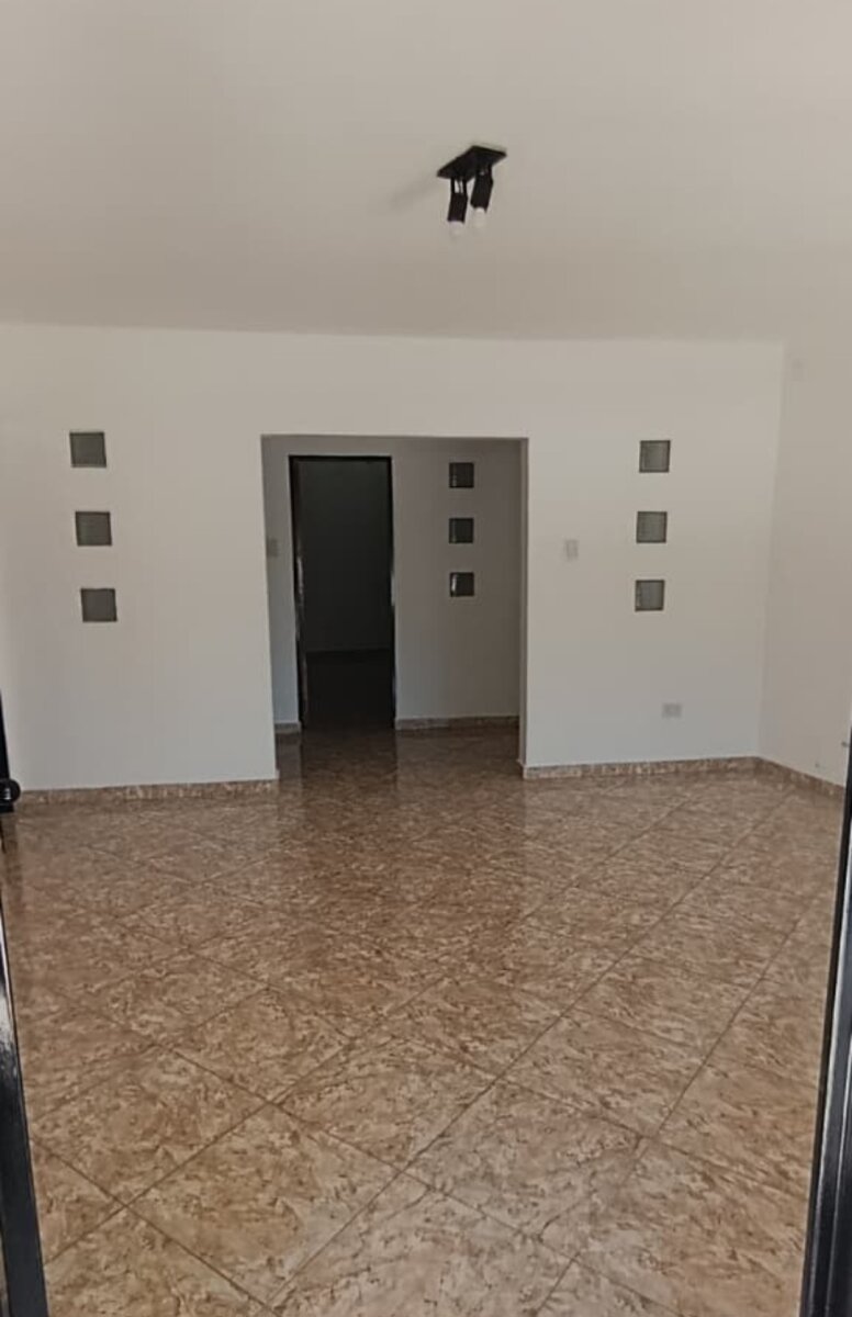 CASA 2 DORMITORIOS AMOBLADA CON JARDÍN Y COCHERA - 41