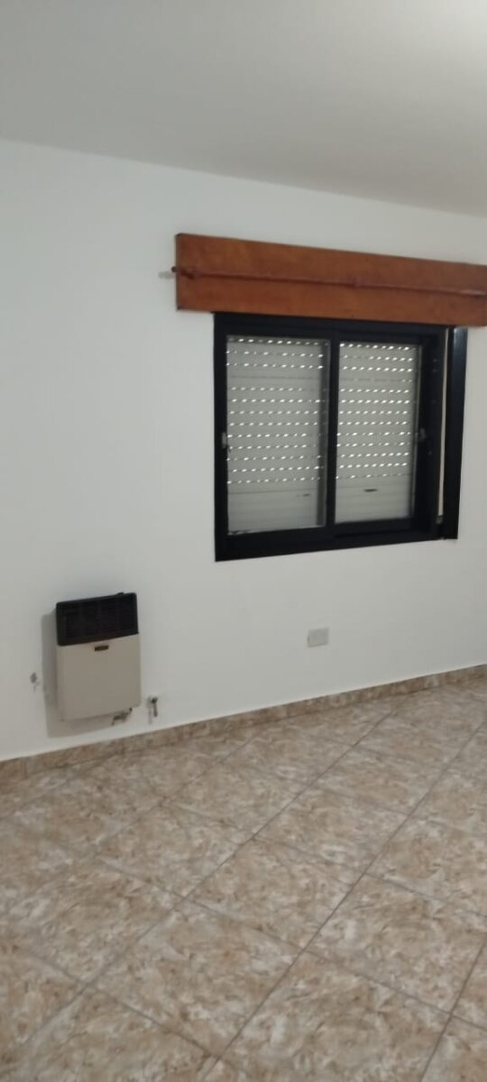 CASA 2 DORMITORIOS AMOBLADA CON JARDÍN Y COCHERA - 9