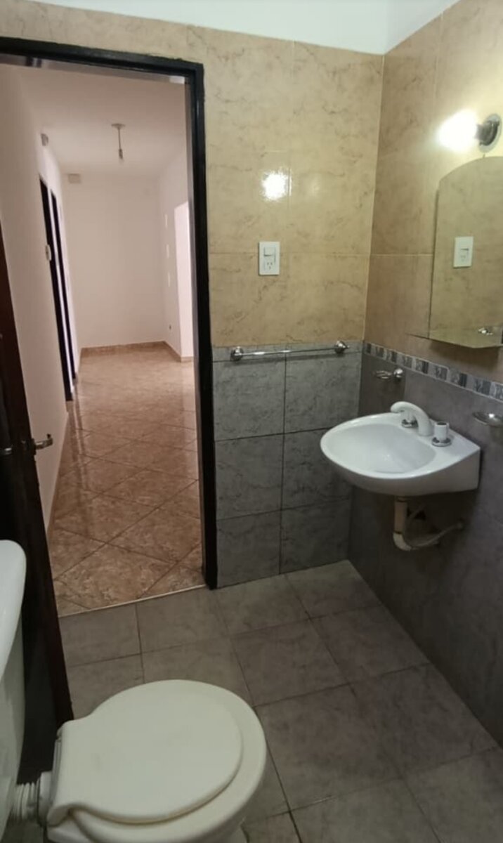 CASA 2 DORMITORIOS AMOBLADA CON JARDÍN Y COCHERA - 40