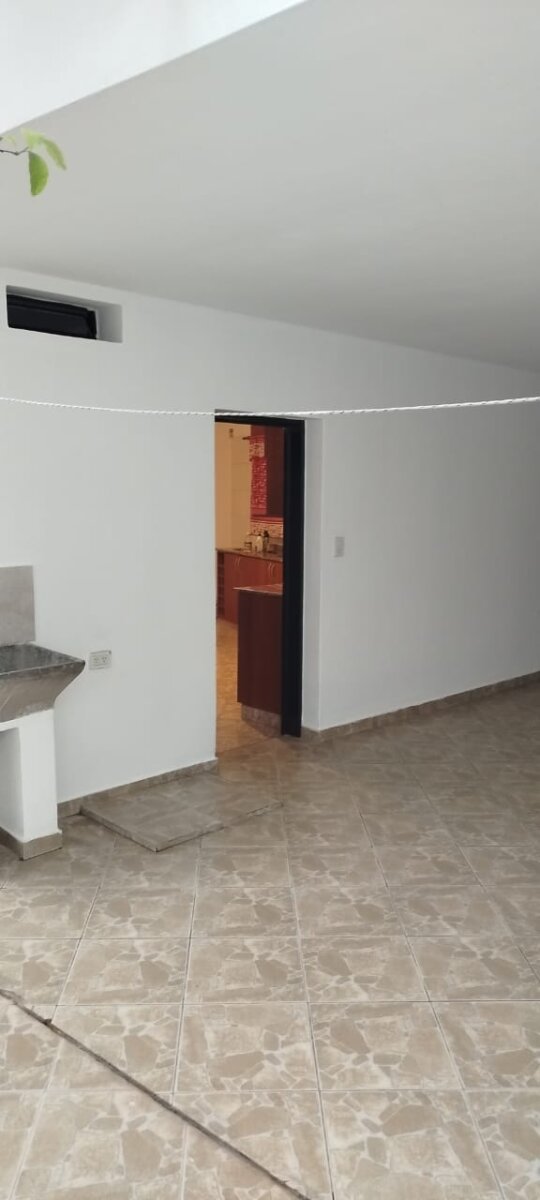 CASA 2 DORMITORIOS AMOBLADA CON JARDÍN Y COCHERA - 10
