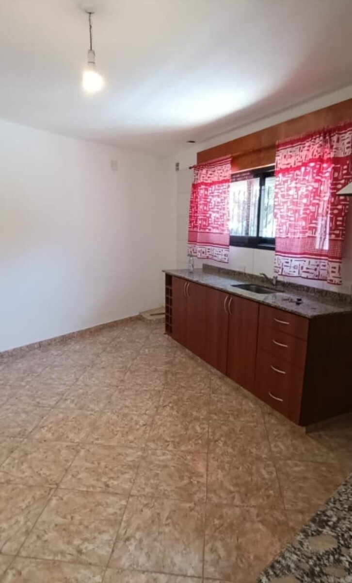 CASA 2 DORMITORIOS AMOBLADA CON JARDÍN Y COCHERA - 26