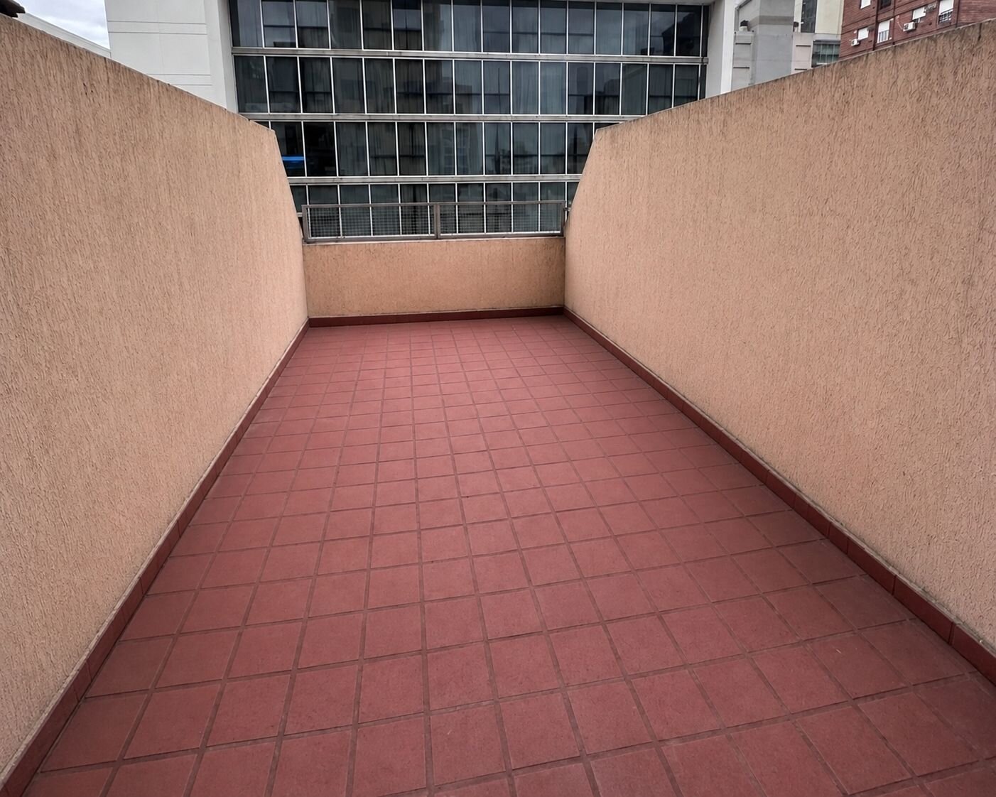Oportunidad! Monoambiente en el centro con terraza propia. Excelente para inversion. Desocupado - 8