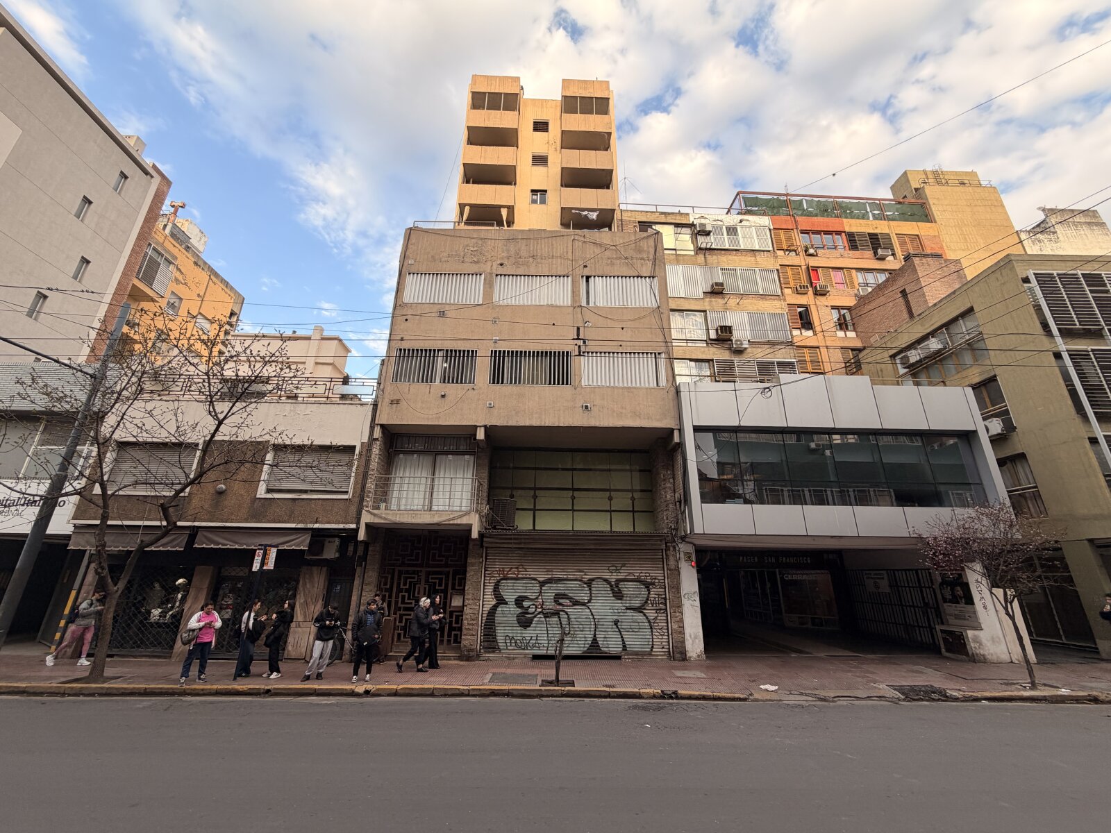 Oportunidad! Monoambiente en el centro con terraza propia. Excelente para inversion. Desocupado — foto 2