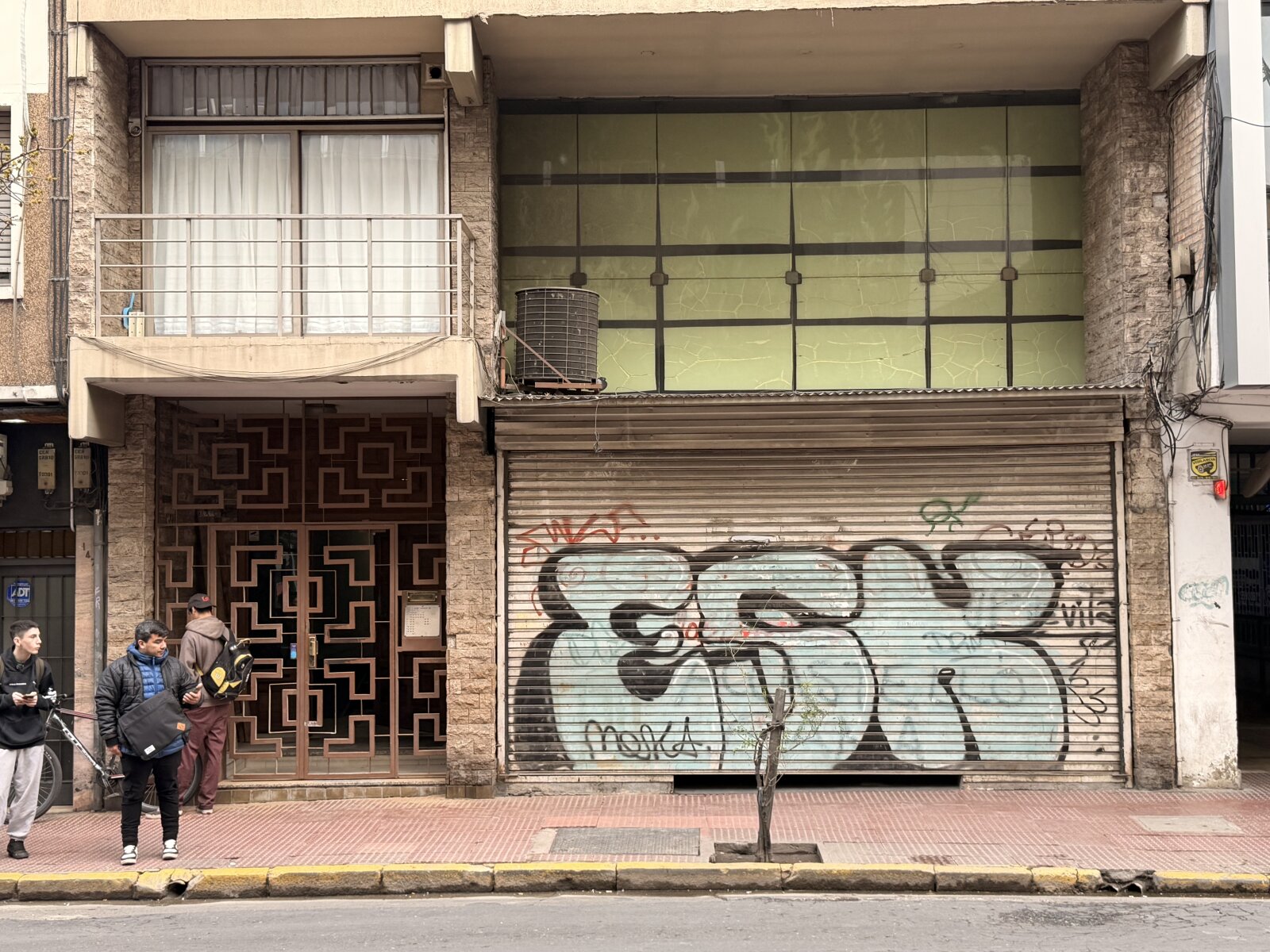 Oportunidad! Monoambiente en el centro con terraza propia. Excelente para inversion. Desocupado — foto 3