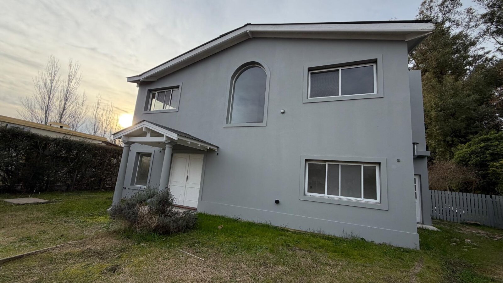 VENTA casa 5 ambientes Los Tilos