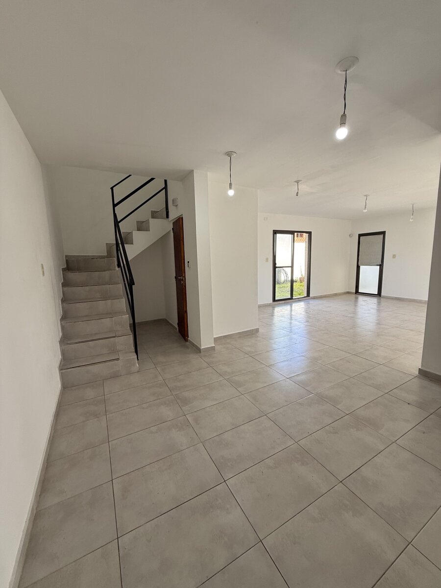 Venta Duplex 3 dormitorios con cochera y patio amplio en Docta Avenida - Imagen 5