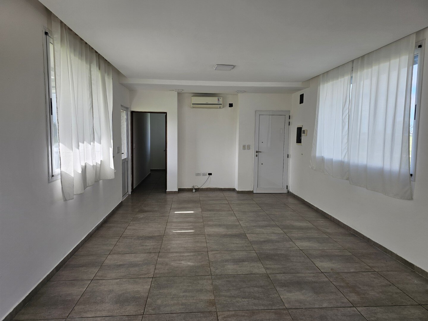 VENTA | Casa de 3 dormitorios con pileta y amplio terreno! Barrio Los Algarrobos – Victoria, Entre Ríos - 12