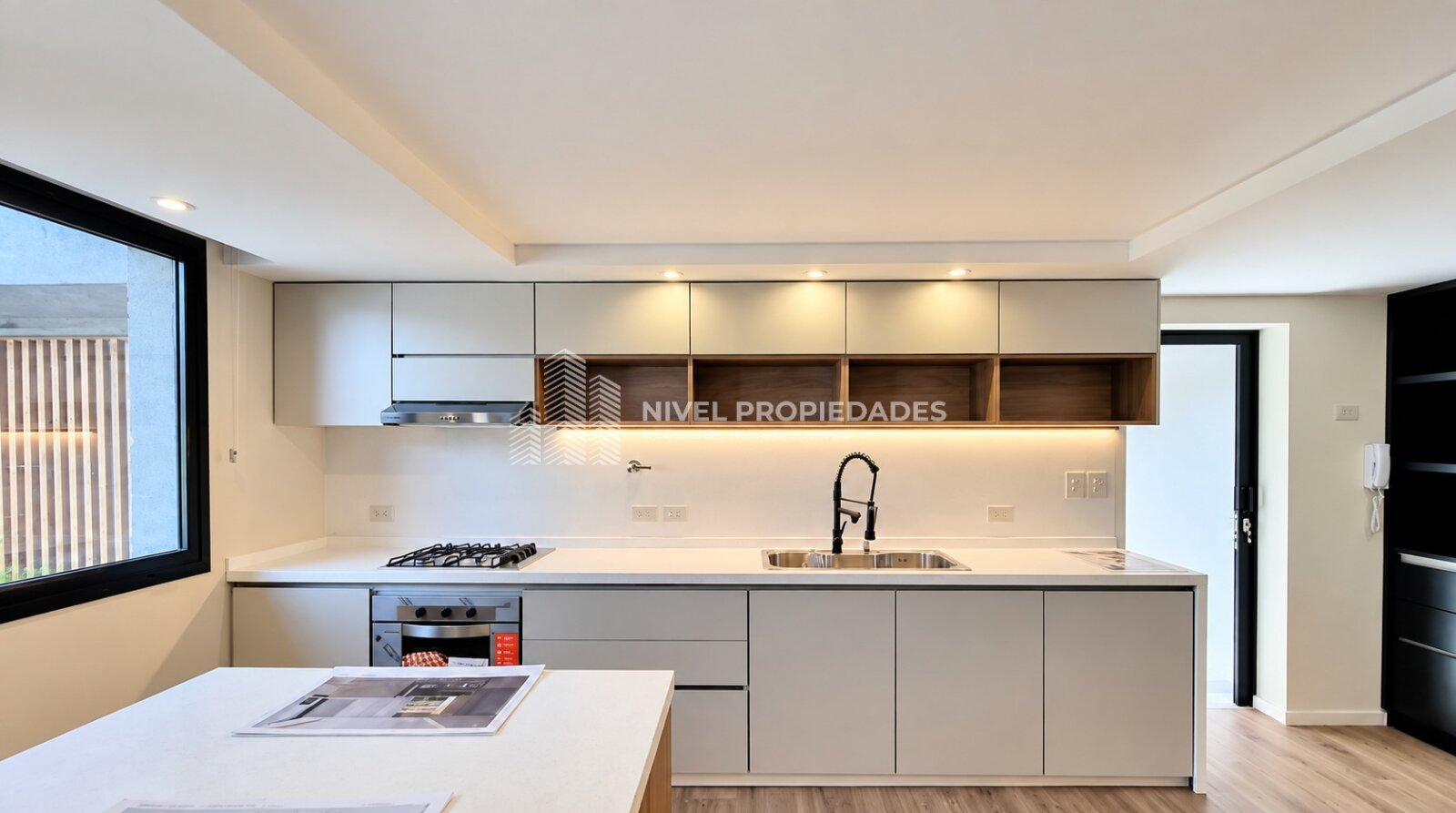 CHALET 5 AMB CON PILETA, PARQUE Y QUINCHO EN ALQUILER - CASTELAR — foto 7
