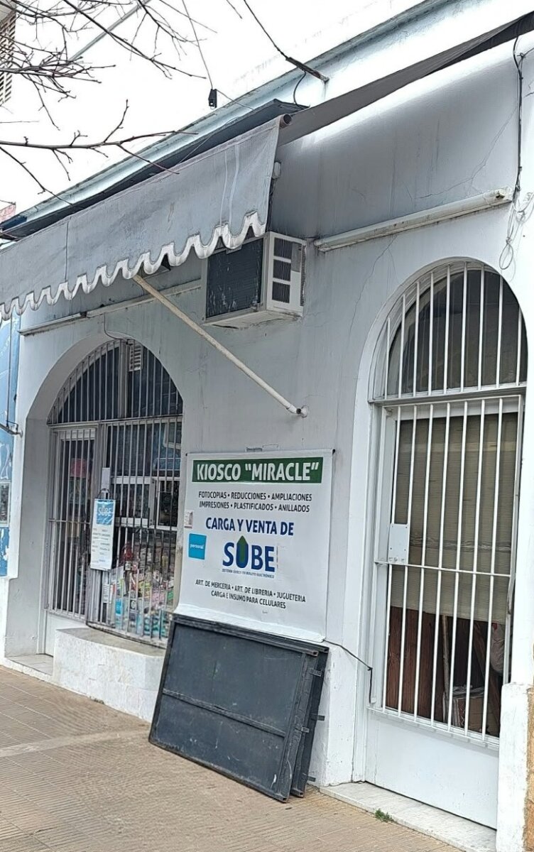 KIOSCO POLIRUBRO EN PARADA DE COLECTIVOS - Venta de Fondo de Comercio — foto 4