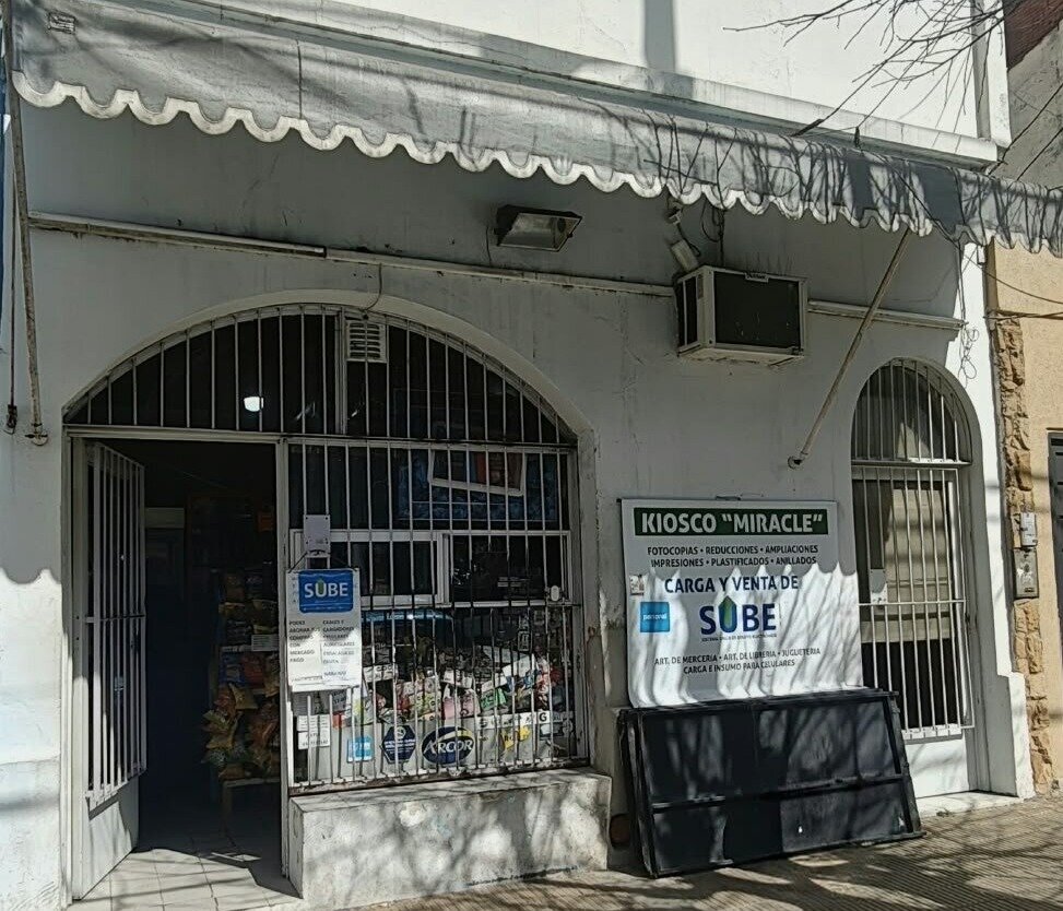 KIOSCO POLIRUBRO EN PARADA DE COLECTIVOS - Venta de Fondo de Comercio — foto 3
