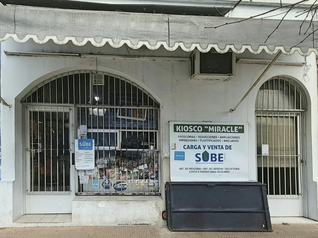 KIOSCO POLIRUBRO EN PARADA DE COLECTIVOS - Venta de Fondo de Comercio — foto 2