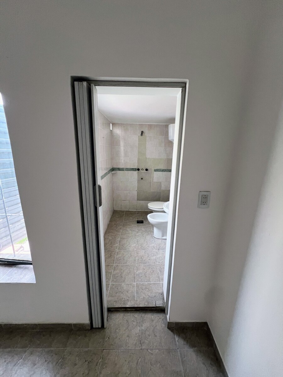 ALQUILER. DEPTO 1 DORM CON PATIO. AV CARAFFA AL 2000. SIN EXPENSAS — foto 4