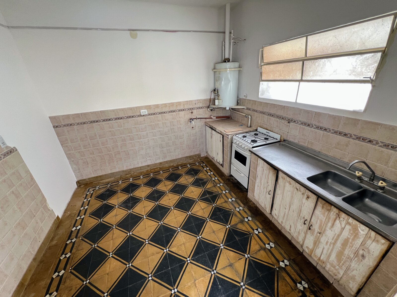 ALQUILER. DEPTO 1 DORM CON PATIO. AV CARAFFA AL 2000. SIN EXPENSAS — foto 2