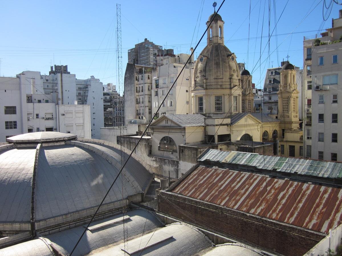 Barrio Norte, Talcahuano 1000, 1 amb, 610, 30m2, u$s 550 todo incluido con tope de $30,000 de luz.