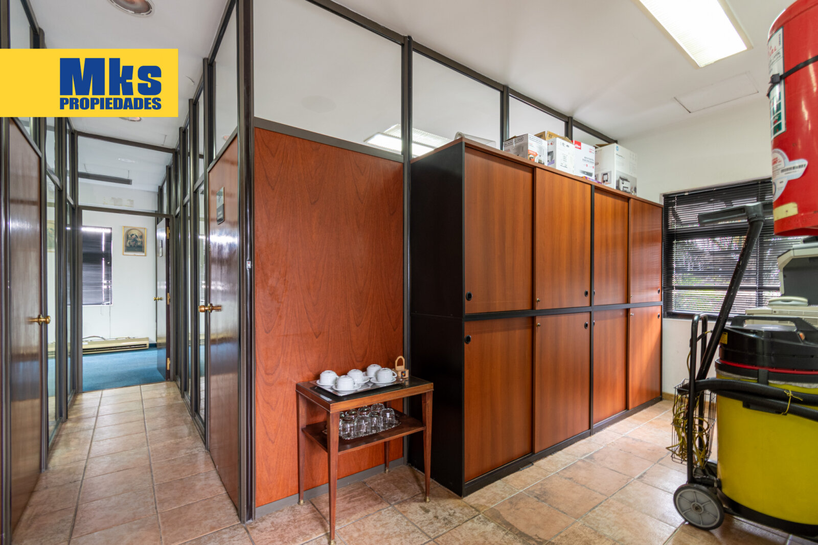Venta. Galpon con oficinas y estacionamientos. Pompeya. - 36