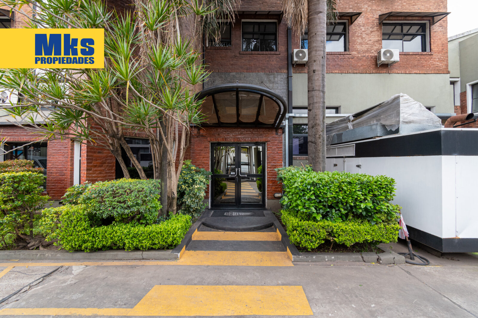 Venta. Galpon con oficinas y estacionamientos. Pompeya. - 6