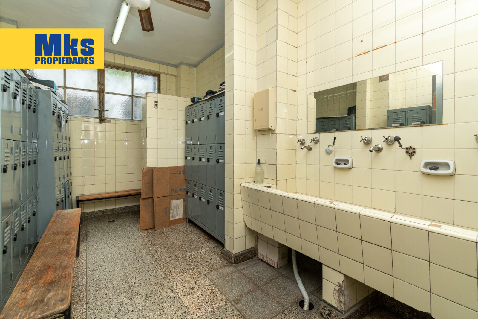 Venta. Galpon con oficinas y estacionamientos. Pompeya. - 42