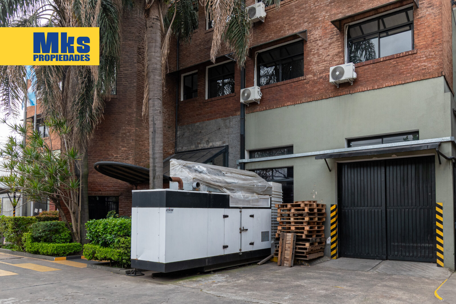 Venta. Galpon con oficinas y estacionamientos. Pompeya. - 5