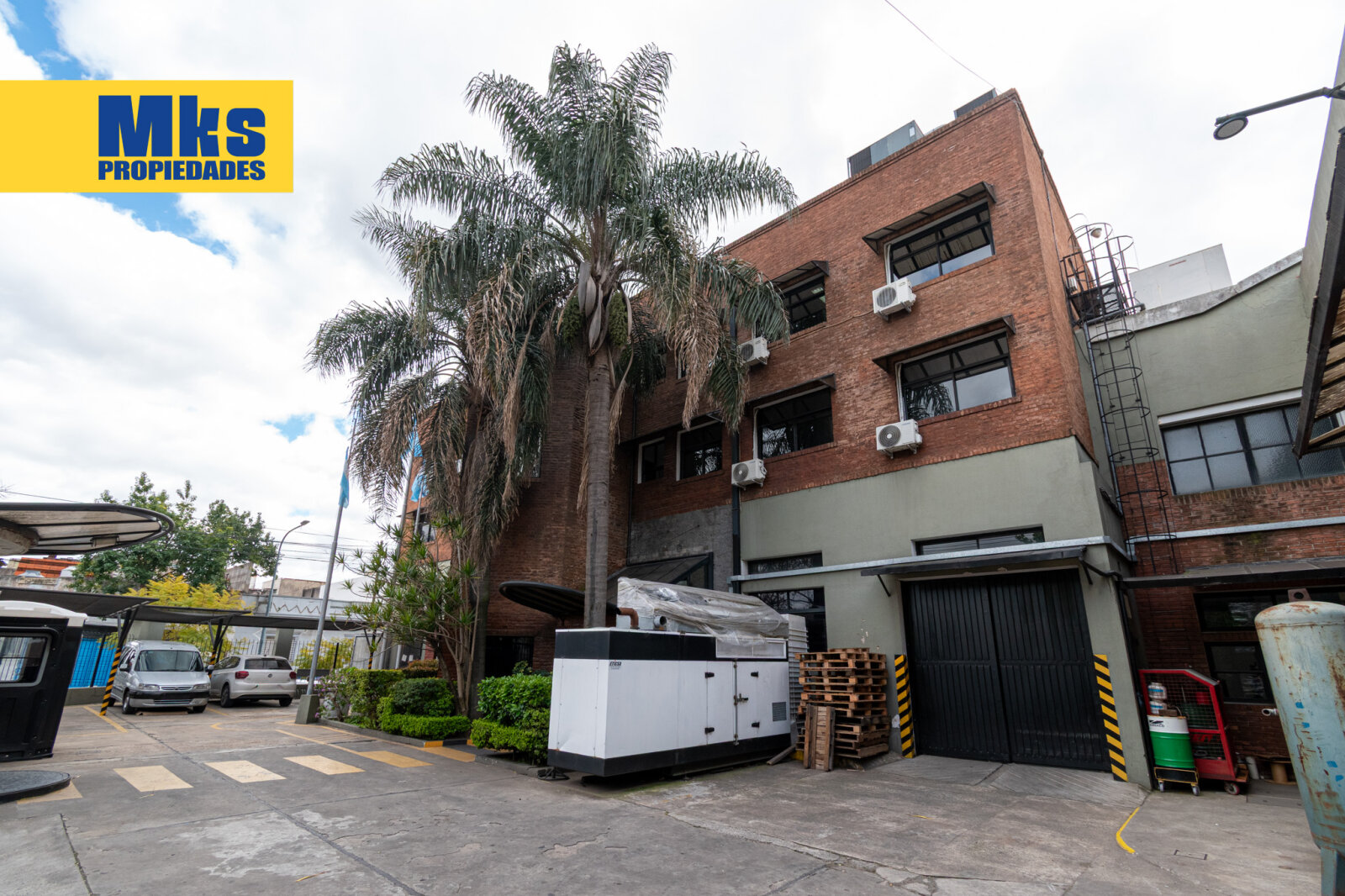 Venta. Galpon con oficinas y estacionamientos. Pompeya. - 8