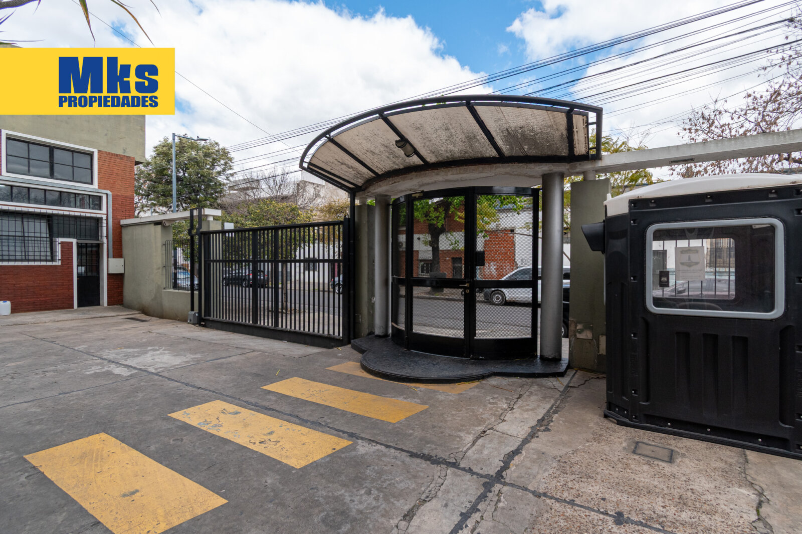 Venta. Galpon con oficinas y estacionamientos. Pompeya. - 3