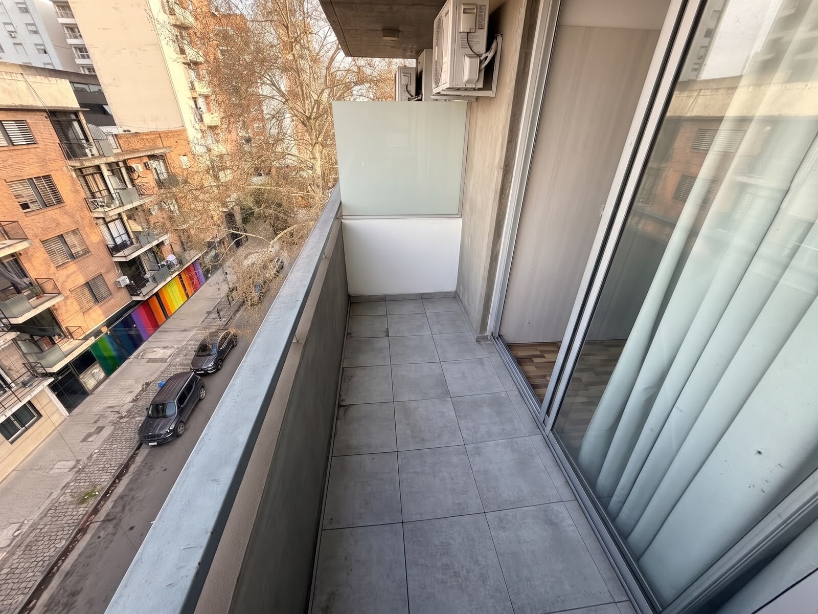 Depto 1 dormitorio al frente con balcón | Vera Mujica 630 | Zona Mercado del Patio — foto 4