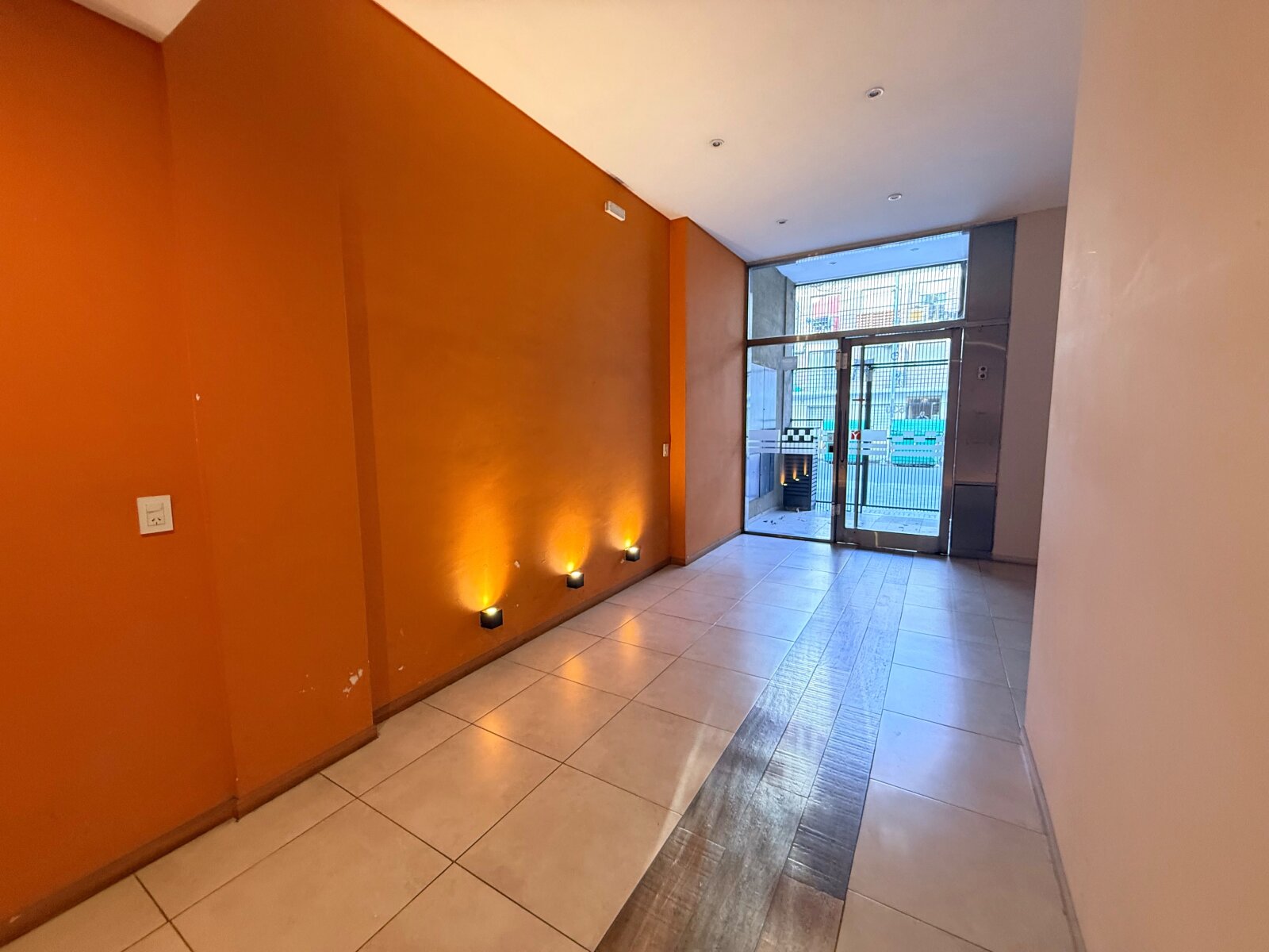 Depto 1 dormitorio al frente con balcón | Vera Mujica 630 | Zona Mercado del Patio — foto 14