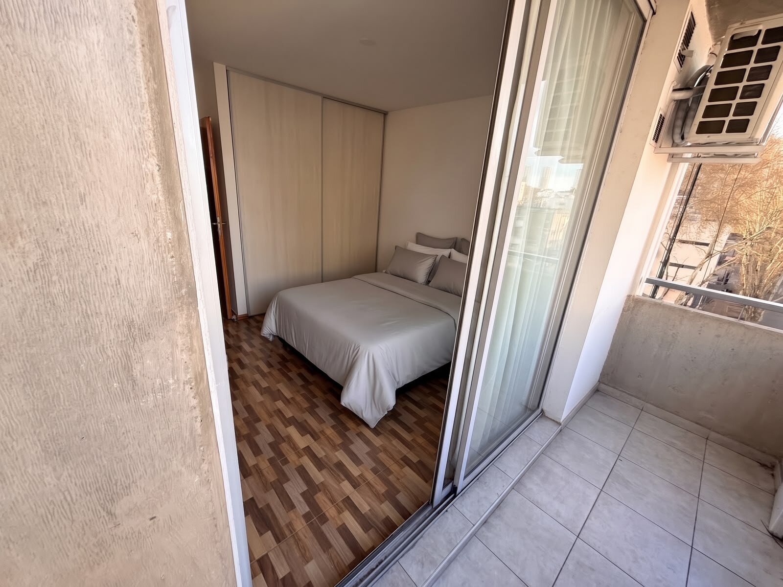 Depto 1 dormitorio al frente con balcón | Vera Mujica 630 | Zona Mercado del Patio — foto 3