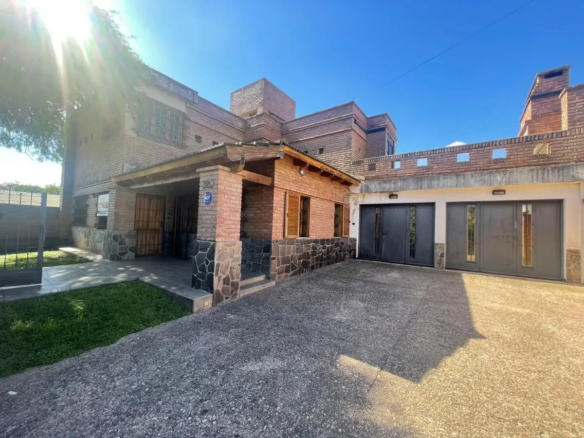 Casa Chalet  En Venta En Córdoba, Córdoba, Argentina - Imagen 2