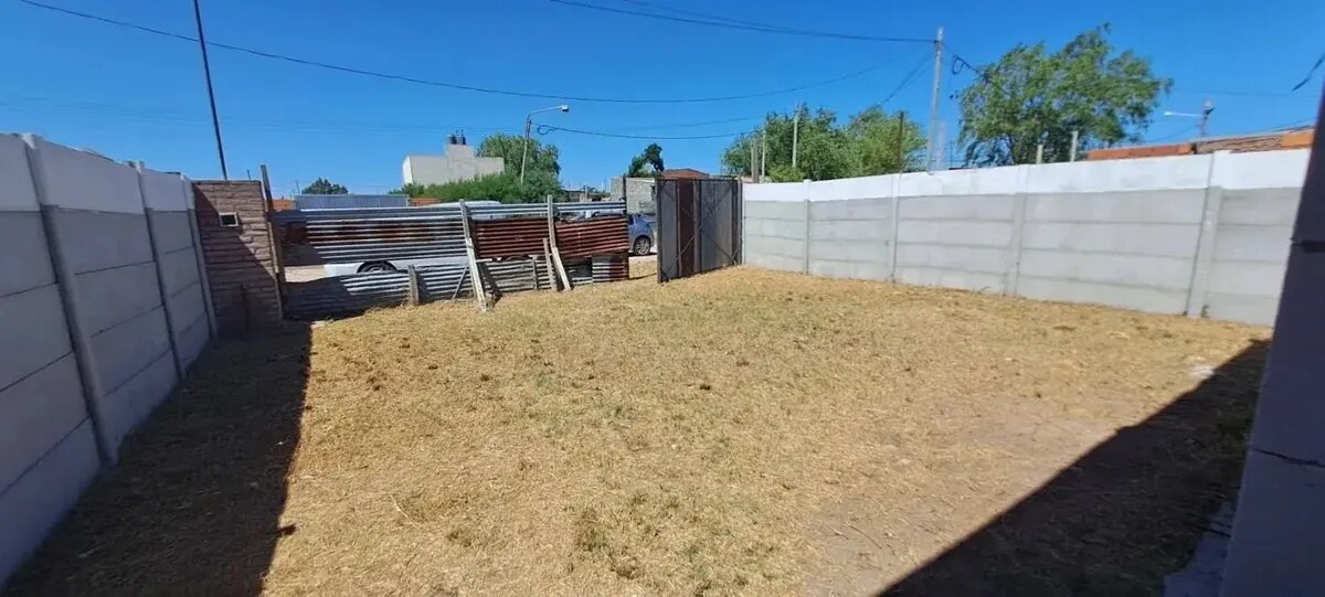 Lote En Venta En Bahía Blanca, Con Construcción Casa 1 Dorm - 15