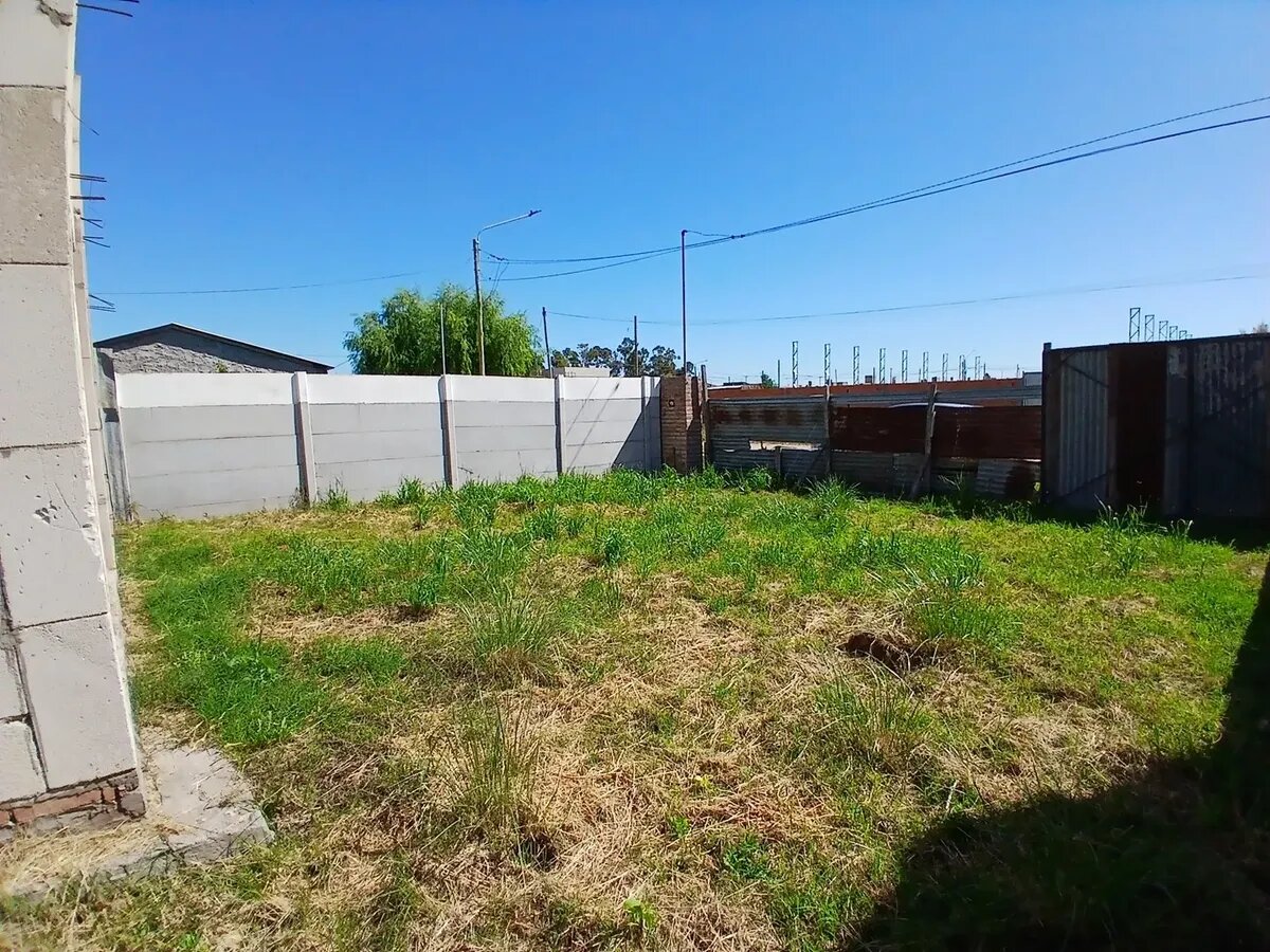 Lote En Venta En Bahía Blanca, Con Construcción Casa 1 Dorm - 13