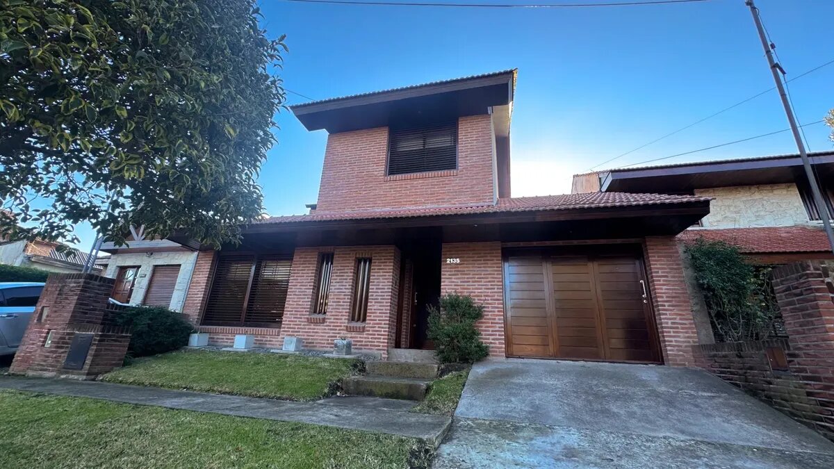 Casa 4 Ambientes Con Parque Apta Crédito - 1